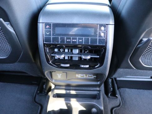 New 2025 Jeep Grand Cherokee L Laredo image 30