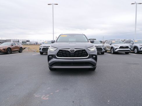 Used 2021 Toyota Highlander Platinum image 9