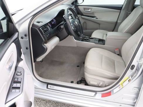 Used 2016 Toyota Camry XLE w/ Moonroof Package FWD image 14