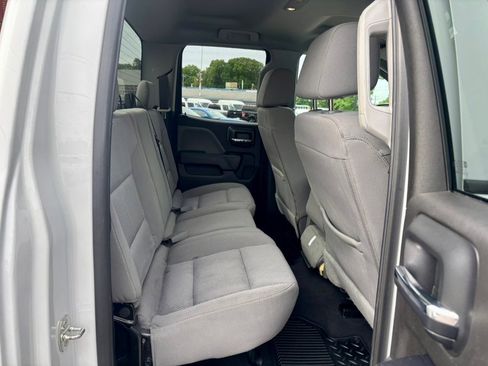 Used 2019 Chevrolet Silverado 1500 Custom w/ Custom Convenience Package AWD/4WD image 16