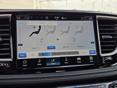 New 2026 Chrysler Pacifica Select image 11