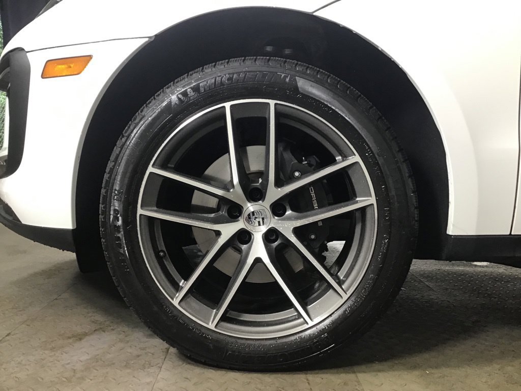 Certified 2026 Porsche Macan AWD/4WD image 11