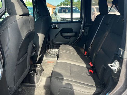 Used 2018 Jeep Wrangler Unlimited Sport S image 9