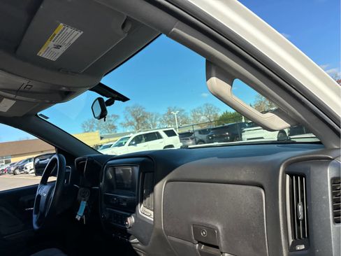 Used 2018 Chevrolet Silverado 1500 Custom w/ Custom Value Package image 22