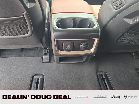 Used 2025 Kia Carnival SX FWD image 27