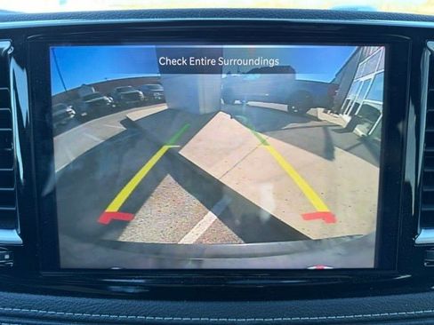 Used 2025 Chrysler Pacifica Limited image 8
