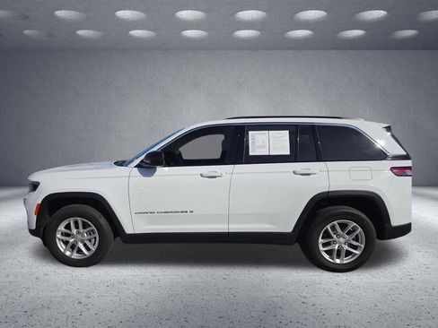Used 2025 Jeep Grand Cherokee Laredo X w/ Luxury Tech Group I RWD image 4