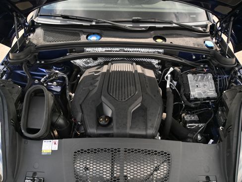 Used 2024 Porsche Macan w/ Premium Plus Package image 22