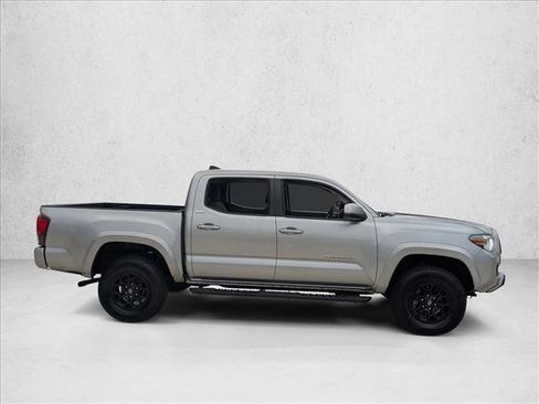 Used 2022 Toyota Tacoma SR5 w/ Technology Package RWD image 4