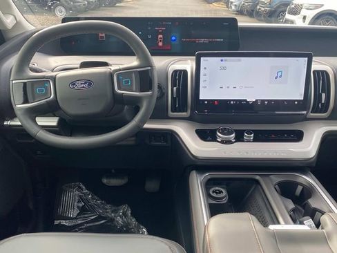 New 2025 Ford Expedition Active image 6