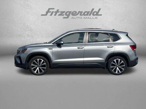Used 2024 Volkswagen Taos SE FWD image 5