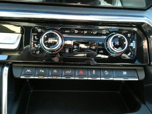 Certified 2024 GMC Sierra 1500 Denali image 29