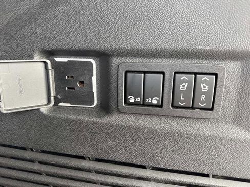 Used 2022 Chevrolet Tahoe RST w/ Luxury Package RWD image 14