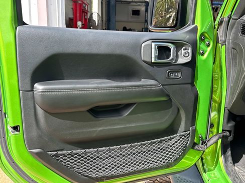 Used 2018 Jeep Wrangler Unlimited Sahara image 13