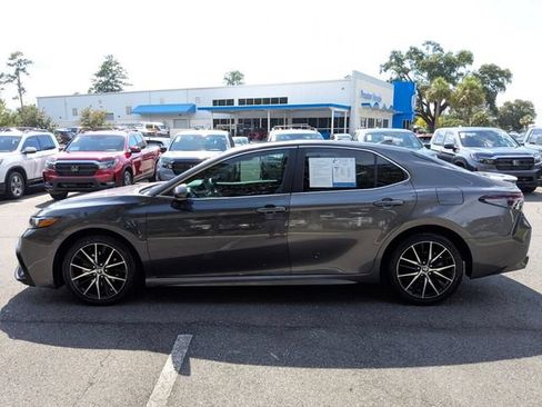 Used 2021 Toyota Camry SE FWD image 11