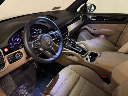 Used 2023 Porsche Cayenne image 7