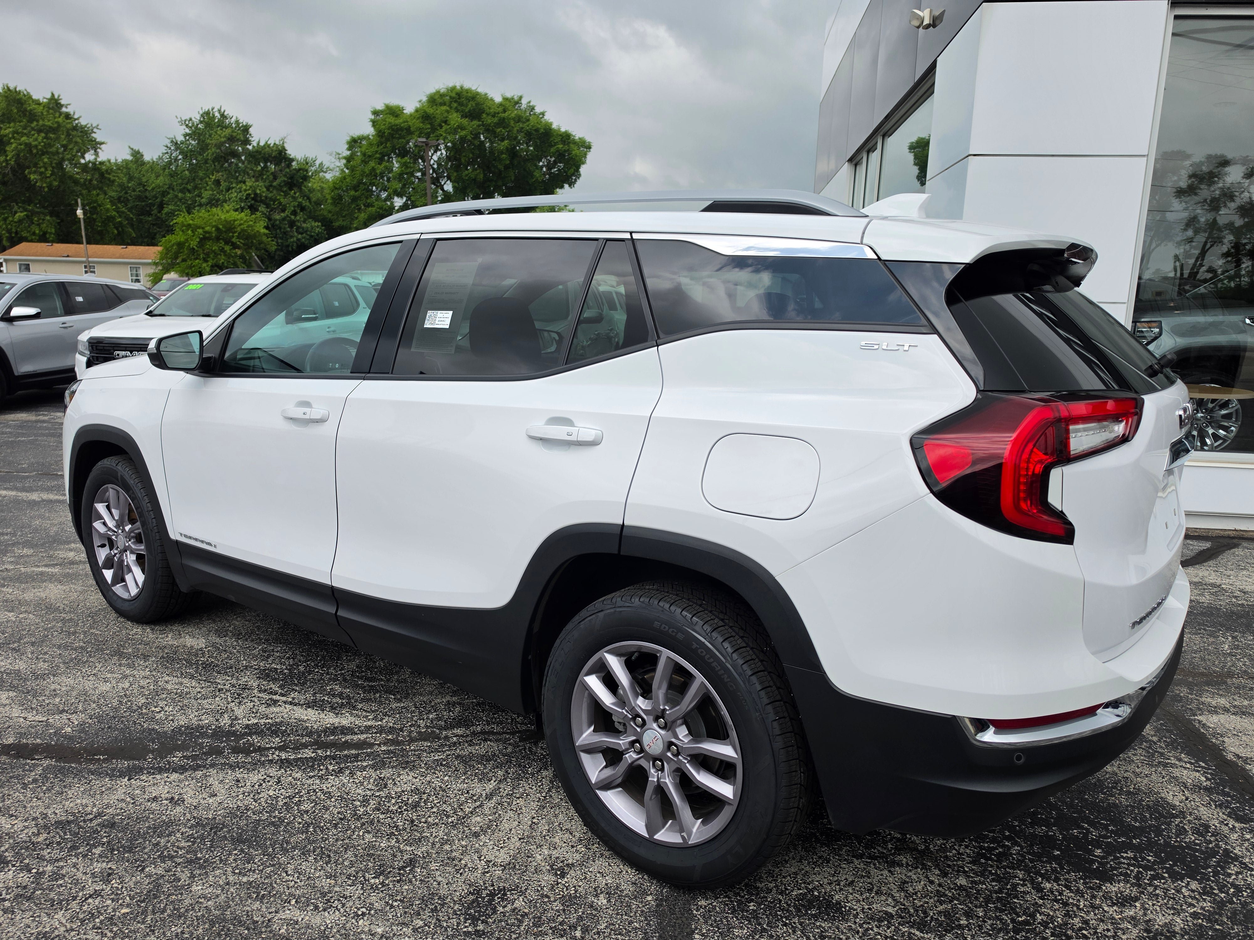Used 2024 GMC Terrain SLT FWD image 7