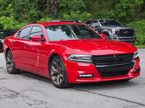 Used 2016 Dodge Charger R/T w/ Plus Group RWD image 8