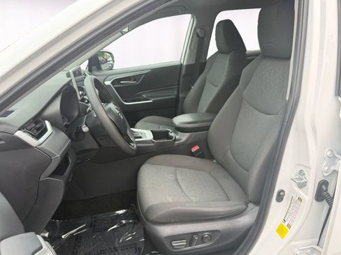 Used 2024 Toyota RAV4 XLE FWD image 9