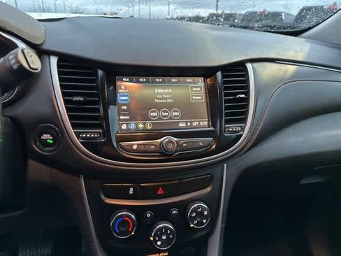 Used 2018 Chevrolet Trax LT w/ Sun & Sound Package image 6