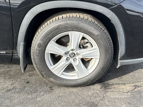 Used 2021 Toyota Highlander LE image 13