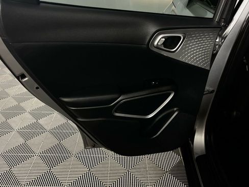 Used 2025 Kia Soul LX image 23