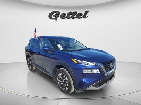 Used 2022 Nissan Rogue SV image 2