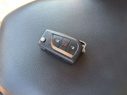 Used 2019 Toyota RAV4 LE FWD image 34