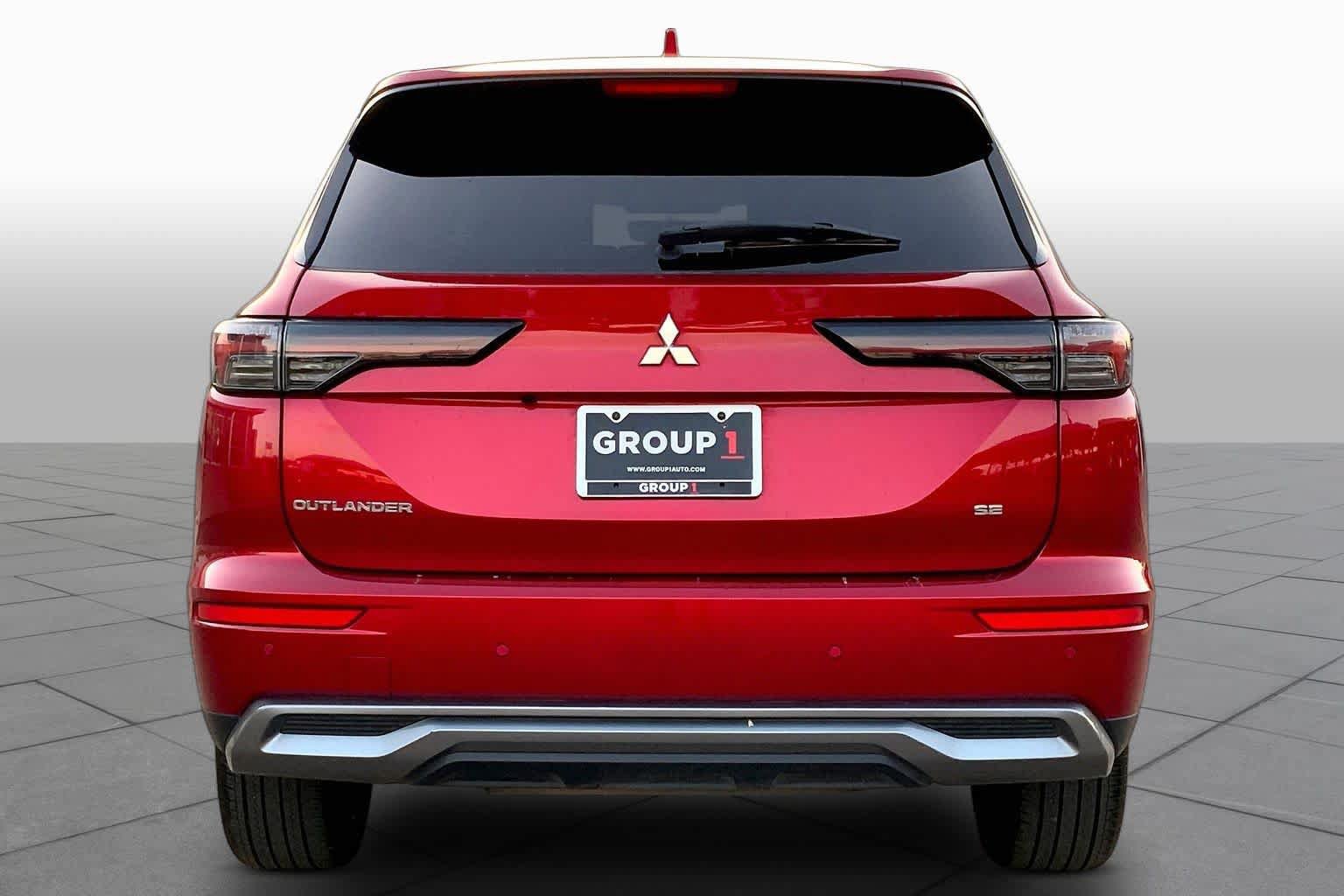 Used 2025 Mitsubishi Outlander SE FWD image 5