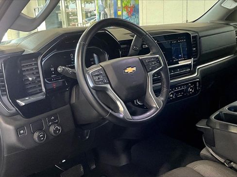 Used 2025 Chevrolet Silverado 1500 LT image 4