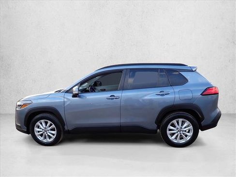 Used 2023 Toyota Corolla Cross LE w/ Moonroof Package FWD image 2