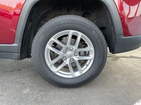 Used 2025 Jeep Grand Cherokee Laredo X AWD/4WD image 33