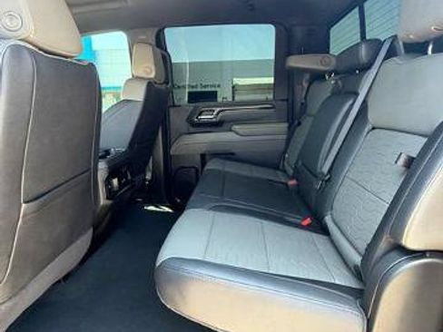 Used 2025 Chevrolet Silverado 2500 ZR2 w/ Technology Package AWD/4WD image 10
