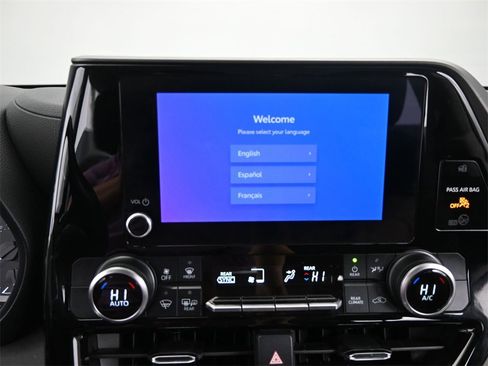 Used 2023 Toyota Highlander L image 28