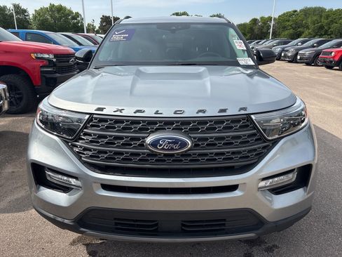 Used 2023 Ford Explorer XLT w/ Equipment Group 202A AWD/4WD image 8