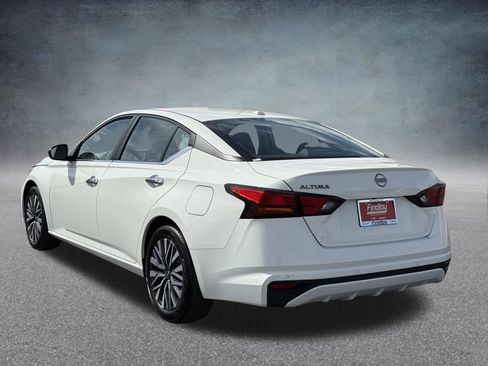 Used 2025 Nissan Altima 2.5 SV FWD image 6