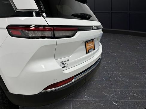 Used 2024 Jeep Grand Cherokee Laredo X w/ Luxury Tech Group I image 33