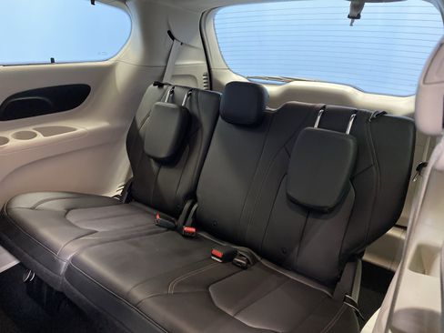 Certified 2020 Chrysler Pacifica Touring-L image 27