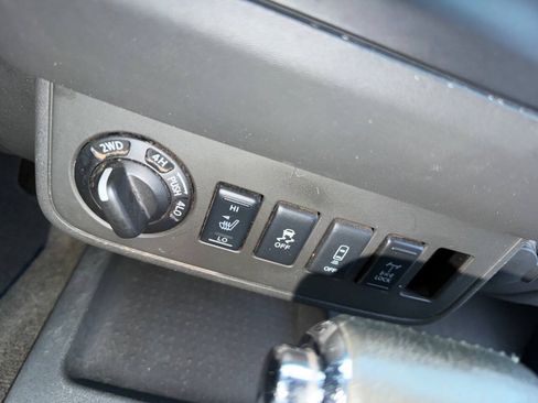 Used 2015 Nissan Frontier PRO-4X w/ Pro-4x Luxury Package AWD/4WD image 37