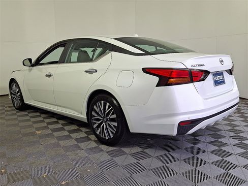 Used 2023 Nissan Altima 2.5 SV image 9