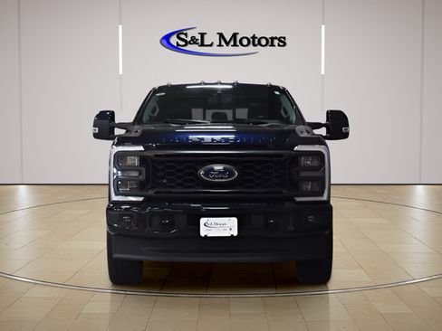 Used 2023 Ford F250 Lariat w/ Sport Appearance Package AWD/4WD image 2