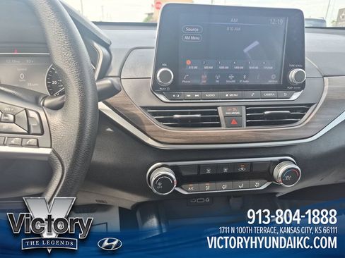 Used 2025 Nissan Altima 2.5 SV FWD image 17