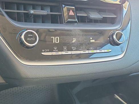 Used 2022 Toyota Corolla LE image 30