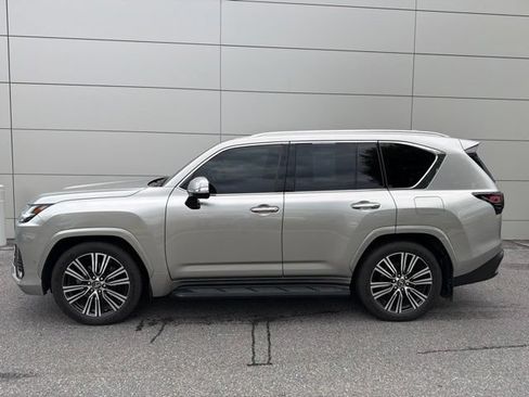 Used 2025 Lexus LX 700h Luxury AWD/4WD image 2