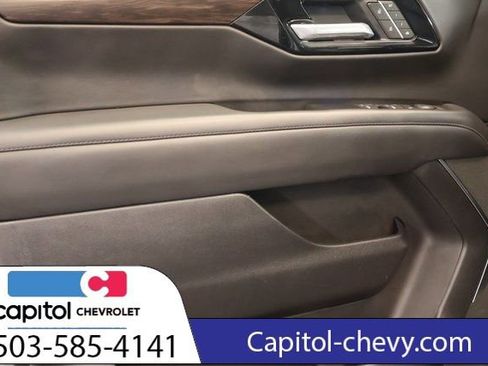 Used 2025 Chevrolet Tahoe Z71 image 11