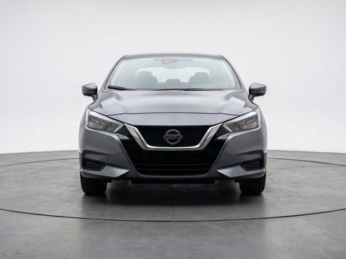 Used 2025 Nissan Versa SV FWD image 2