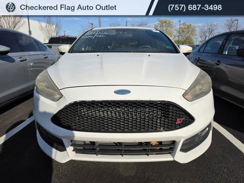 Used 2015 Ford Focus ST w/ Equipment Group 402A image 2