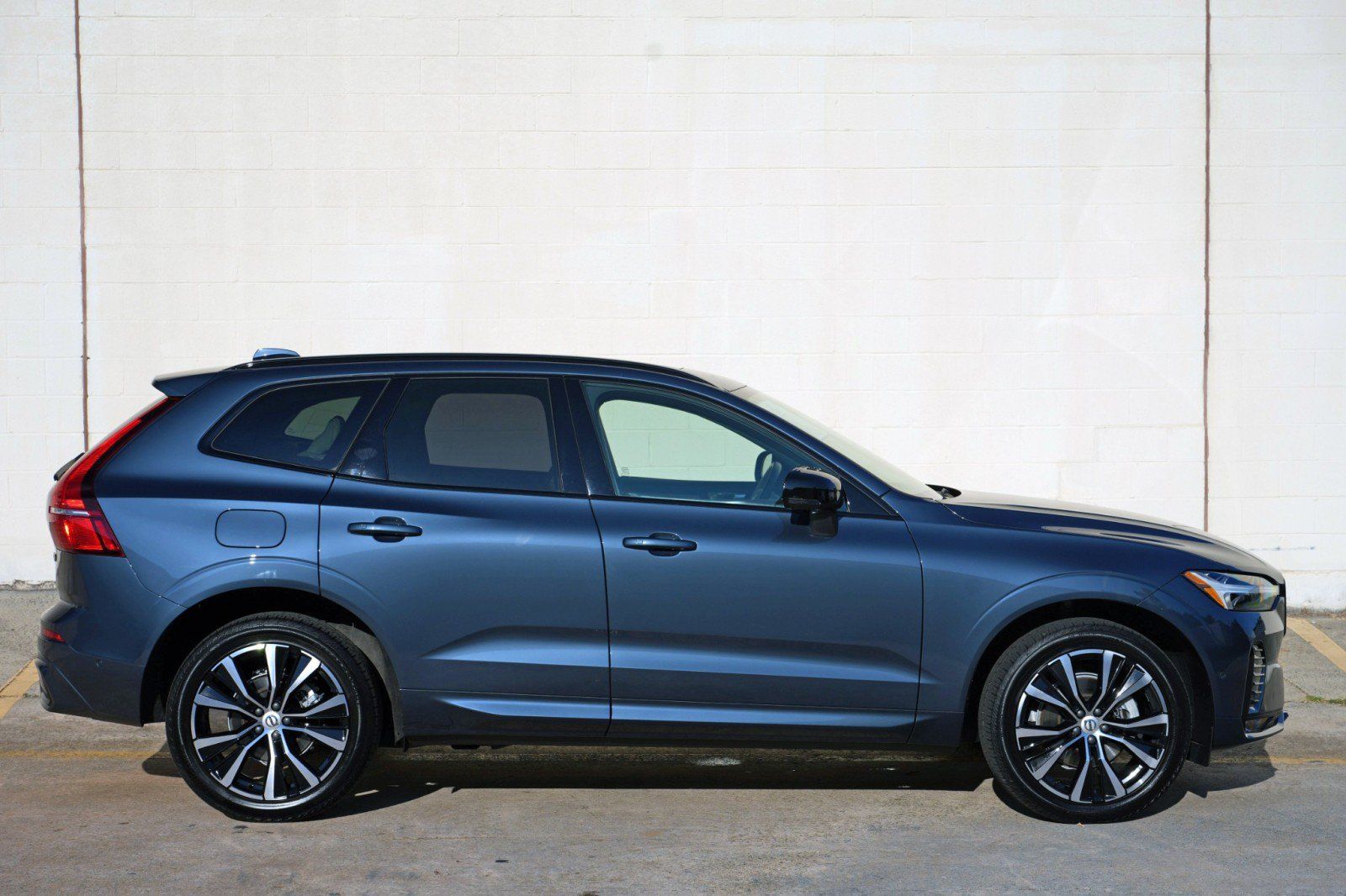 Used 2025 Volvo XC60 B5 Plus w/ Protection Package Premier AWD/4WD image 58