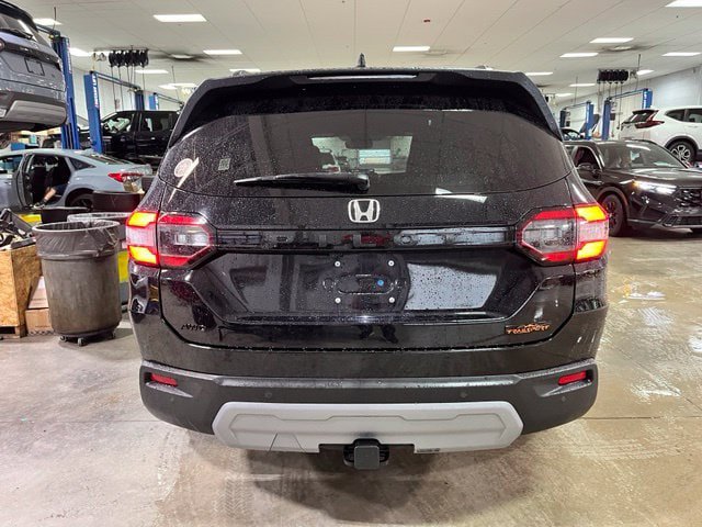 Used 2025 Honda Pilot TrailSport image 5