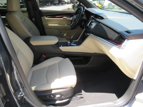 Used 2019 Cadillac XT5 Luxury AWD/4WD image 10